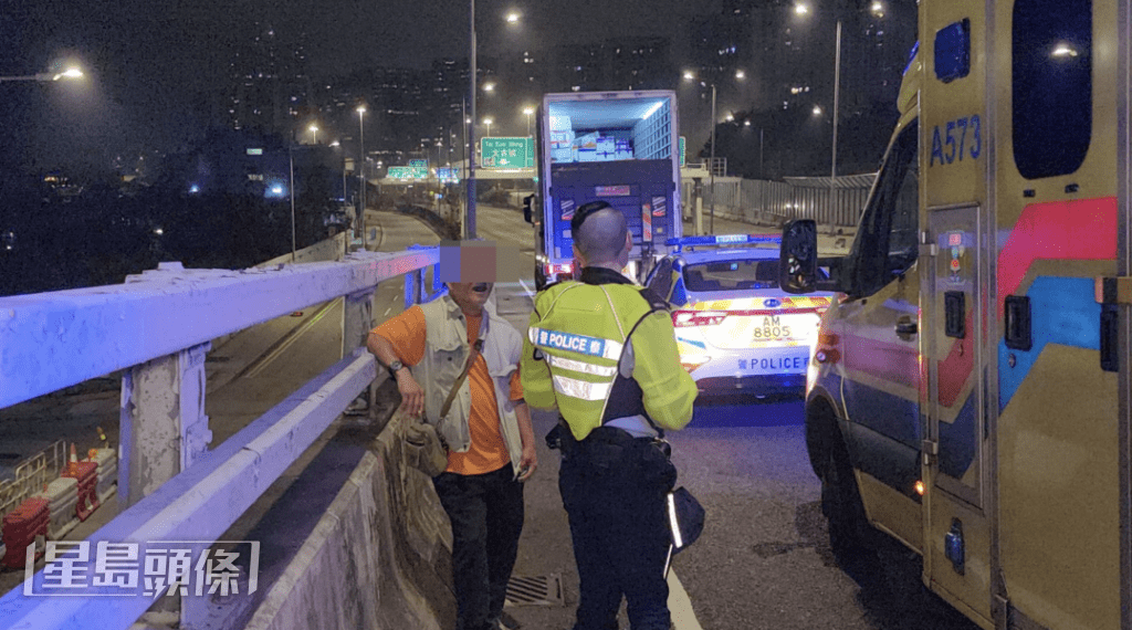 重型貨車男司機則在意外中無恙，留在現場配合調查。黎志偉攝