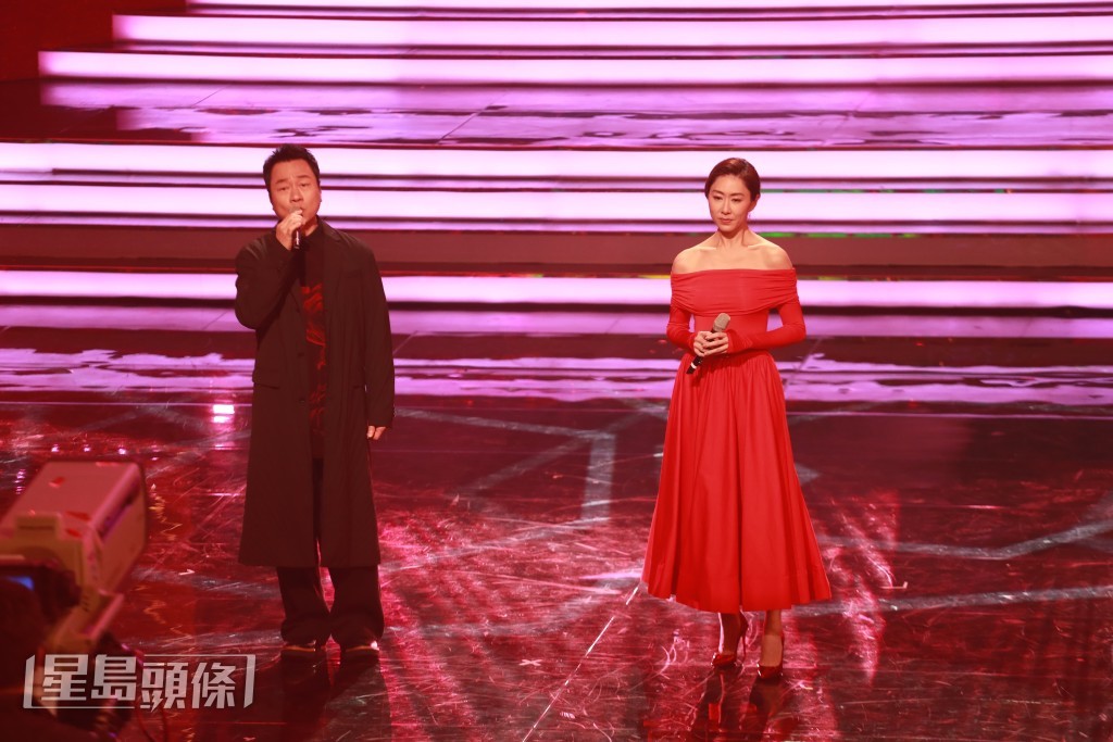 原來今次是黎耀祥、胡定欣第二次唱Live。 原來今次是黎耀祥、胡定欣第二次唱Live。