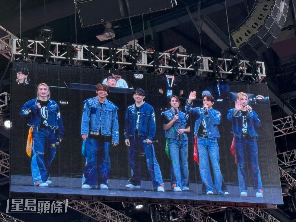 12子兩個人一組分成6隊大玩遊戲全力battle。 12子兩個人一組分成6隊大玩遊戲全力battle。