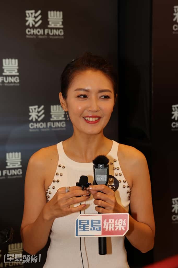 談到她可會選擇秘婚,她表示不會,若然結婚一定會公開。 談到她可會選擇秘婚,她表示不會,若然結婚一定會公開。