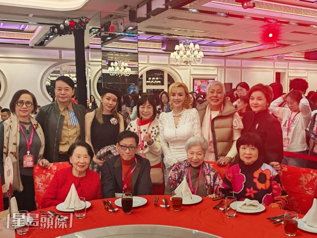 葉子楣、羅蘭、吳君如媽媽、佘詩曼媽媽等亦有出席。 葉子楣、羅蘭、吳君如媽媽、佘詩曼媽媽等亦有出席。