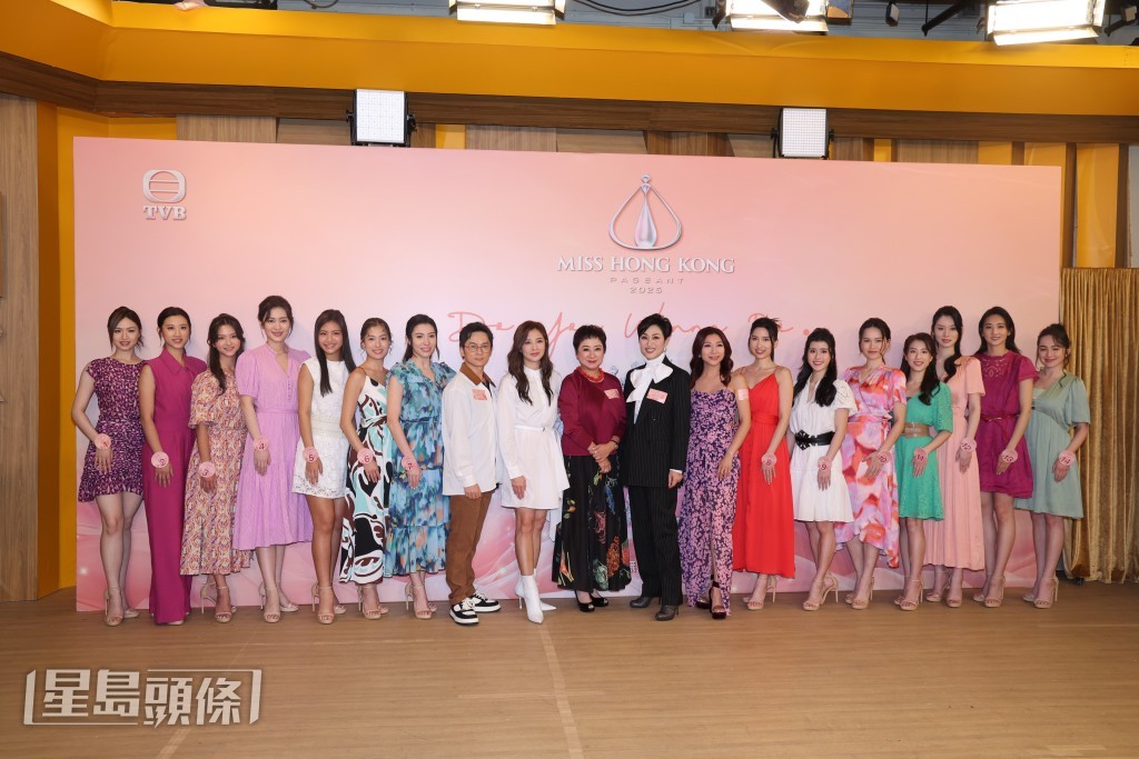 一班師姐謝寧、陳法蓉、朱凱婷、麥美恩。