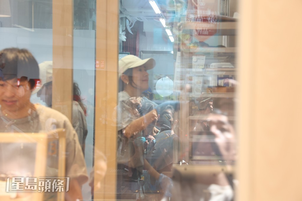 不過，唐詩詠近日卻被質疑麵包店的衞生狀況。