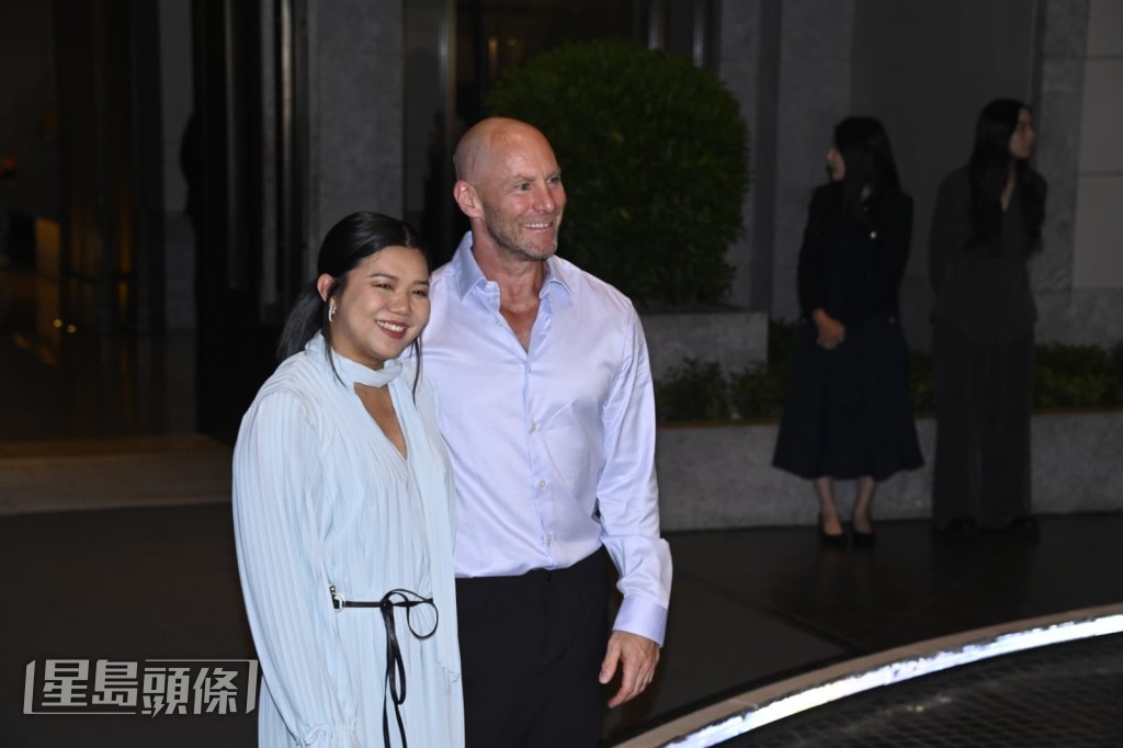 鄧小巧及其丈夫。 鄧小巧及其丈夫。