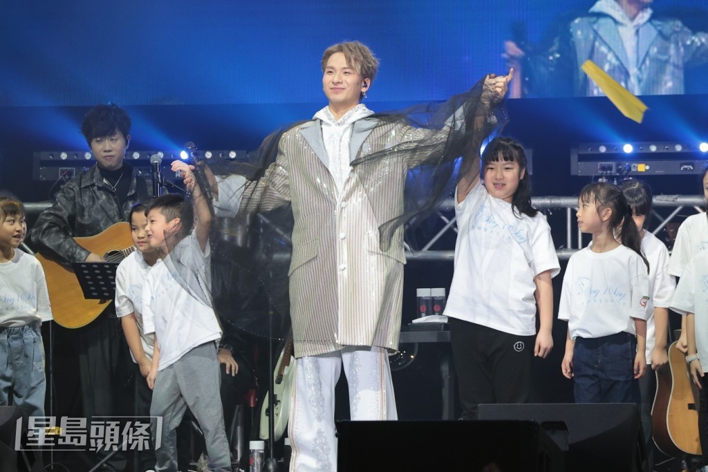 吉吉一對仔女。 吉吉一對仔女。