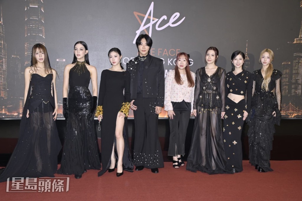 魔音女團跟韓國YS GROUP創辦人Yong Heo和ACE娛樂創辦人Dr. Angel唐安麒合照。