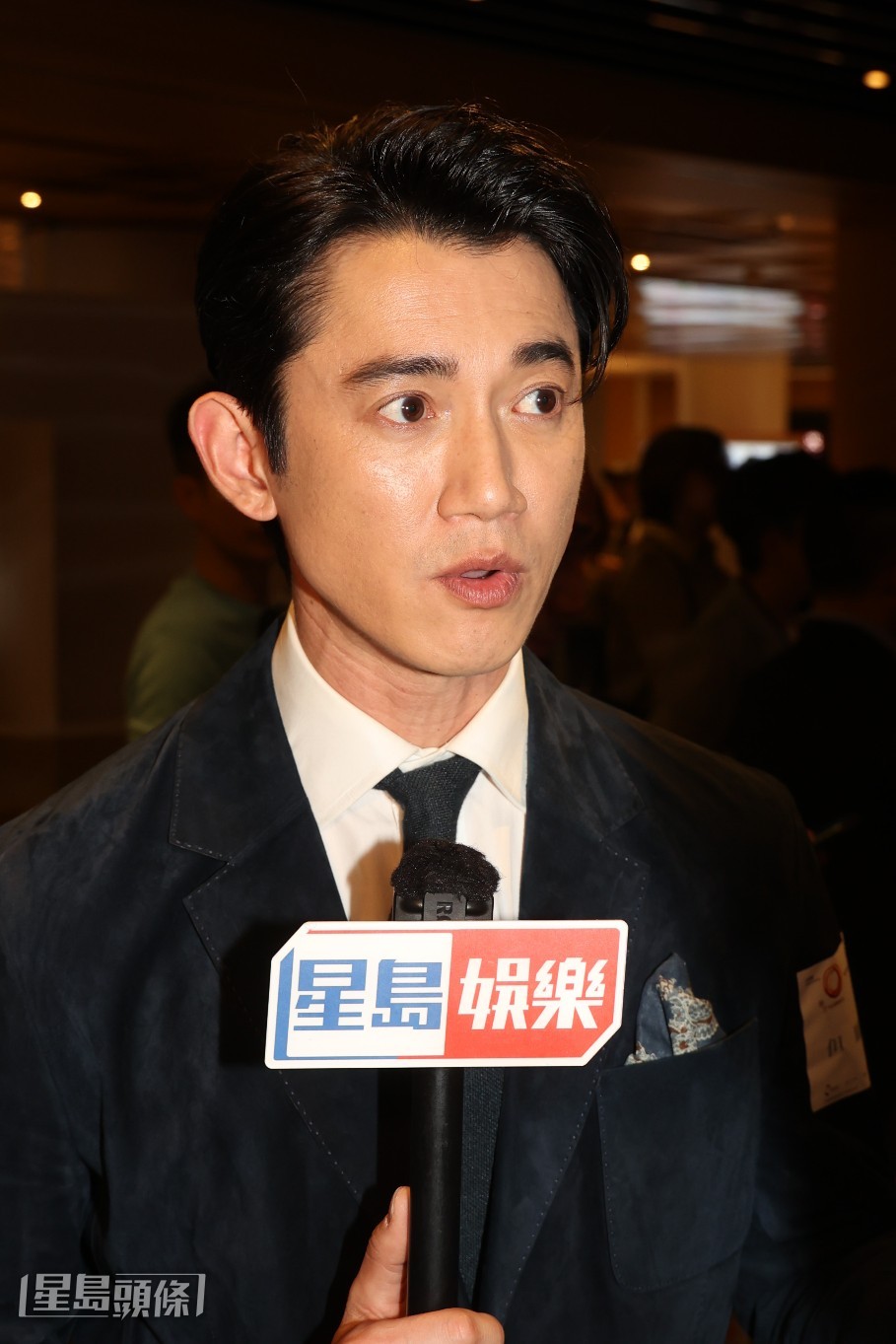 向喜歡的演員打招呼和影相,跟他們說我好鍾意你。 向喜歡的演員打招呼和影相,跟他們說我好鍾意你。
