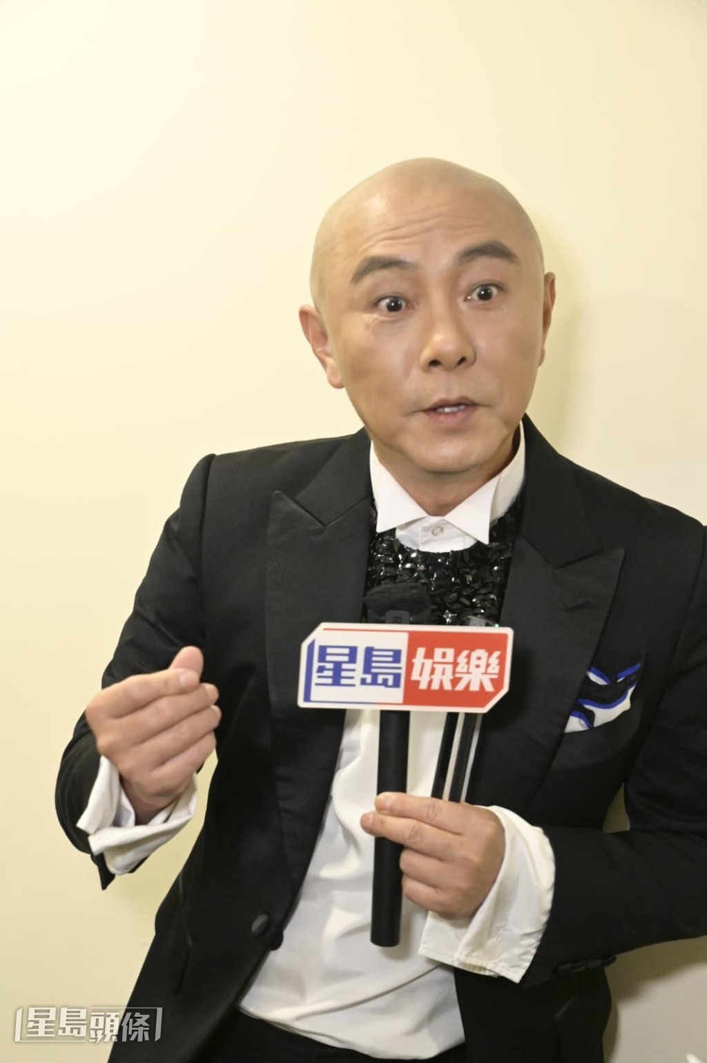 他呼籲,做慈善未必需要付出金錢,只需要付出自己「多出嚟啲嘢」。 他呼籲,做慈善未必需要付出金錢,只需要付出自己「多出嚟啲嘢」。