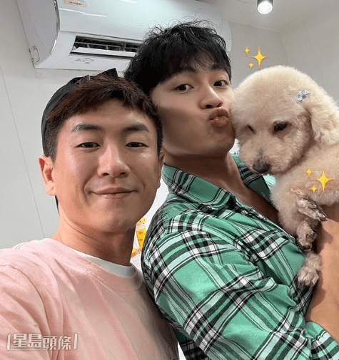 馬貫東指周嘉洛的愛犬很乖很聽話。 馬貫東指周嘉洛的愛犬很乖很聽話。