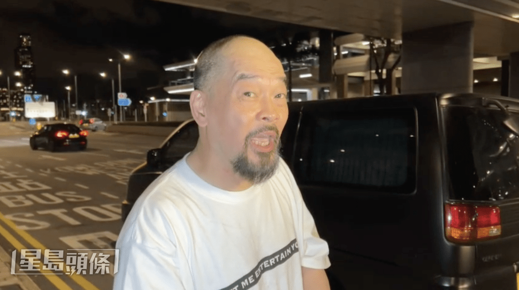 被問到有否在車禍中受傷,葛民輝打趣道:「如果有嘢就唔喺度喇!」蔡楚輝攝 被問到有否在車禍中受傷,葛民輝打趣道:「如果有嘢就唔喺度喇!」蔡楚輝攝