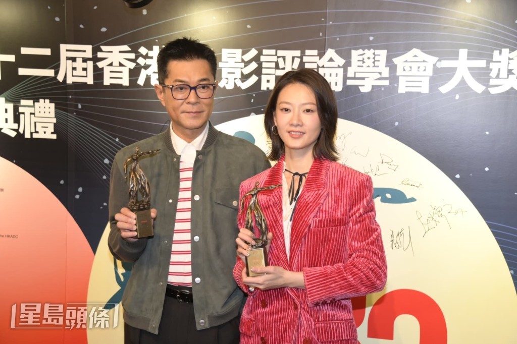 廖子妤指在台上忘了要多謝的人,古仔即笑指她不適合拍打戲,因記不住動作。 廖子妤指在台上忘了要多謝的人,古仔即笑指她不適合拍打戲,因記不住動作。