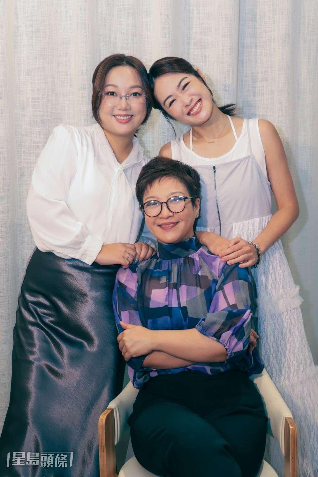 能與「劇后」劉雅麗同台演出，身為舞台劇後輩與新丁的嘉琪和妹頭感幸福，因每次排練都能吸收不同經驗。