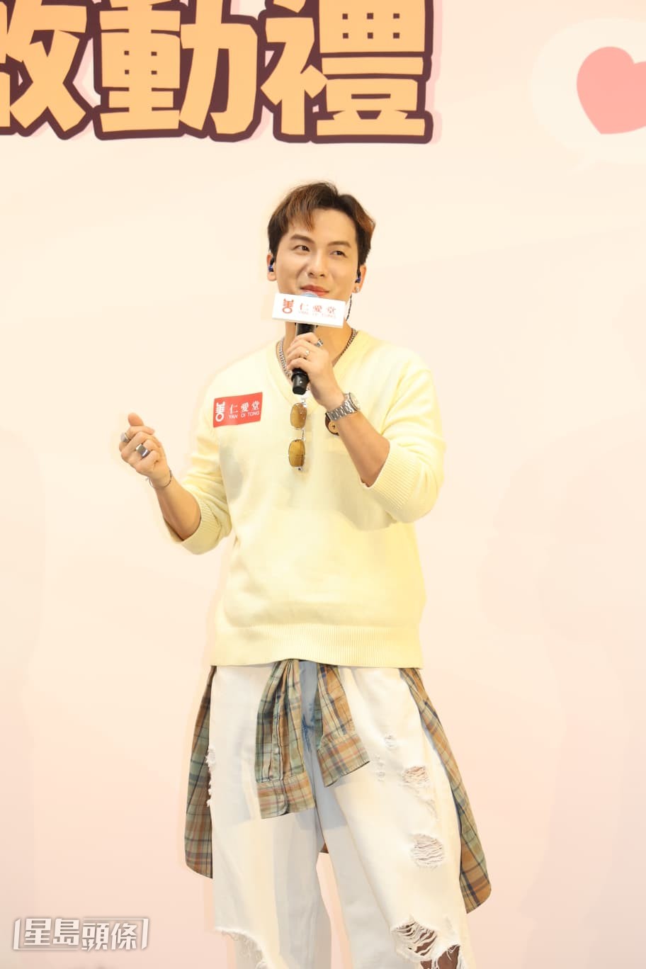 活動中，周吉佩Live唱派台作《單眼皮愛大眼睛》