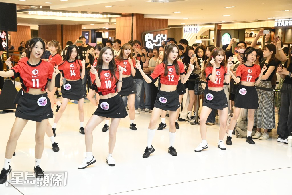 Idol Girls又唱又跳。 Idol Girls又唱又跳。