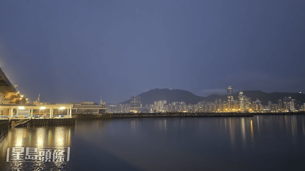 本港地區今日大致多雲,有一兩陣驟雨。黎志偉攝 本港地區今日大致多雲,有一兩陣驟雨。黎志偉攝