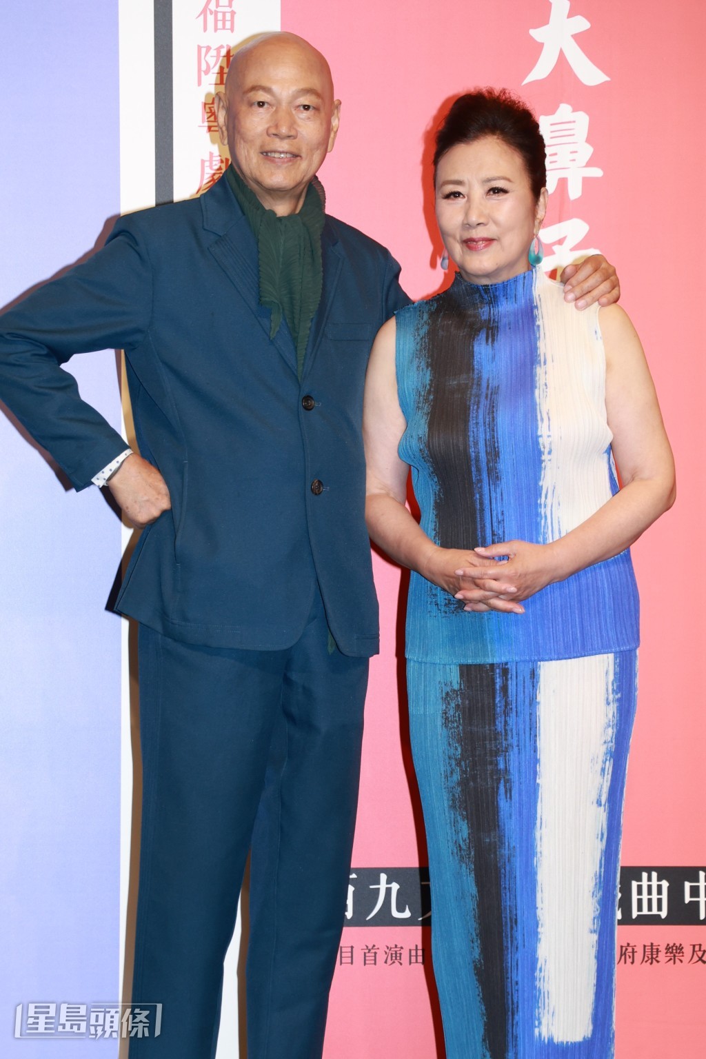 家英哥向阿姐承諾打不還手、鬧不還口、食由阿姐先食、行路也讓阿姐先行。 家英哥向阿姐承諾打不還手、鬧不還口、食由阿姐先食、行路也讓阿姐先行。