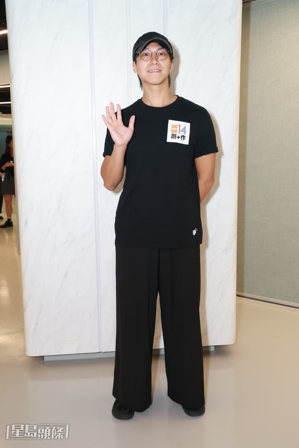 問是否進軍內地綜藝？坤哥指公司正努力接洽。