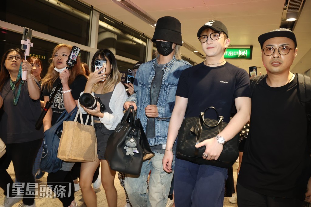 問到二人是否玩得盡興？二人都點頭微笑。