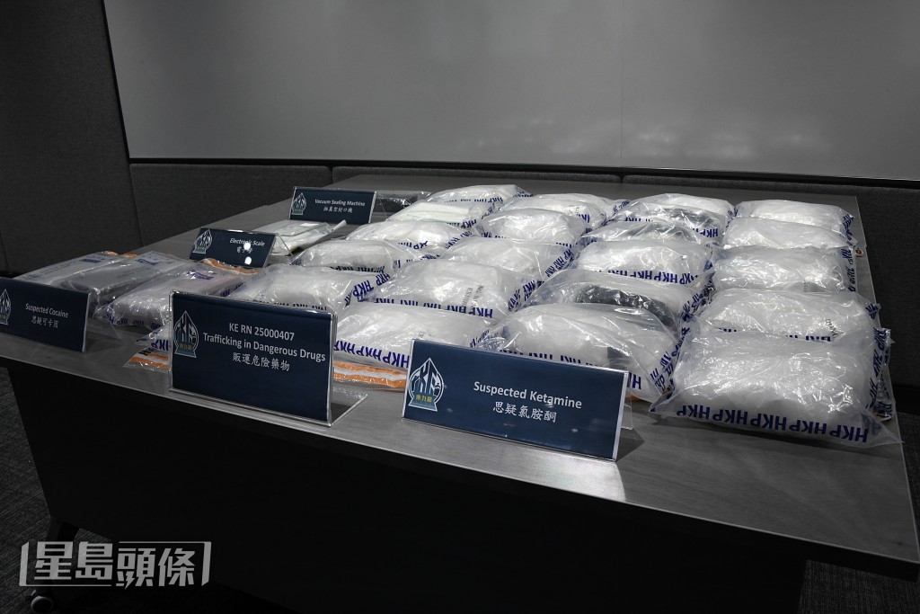 警方展示證物。楊偉亨攝 警方展示證物。楊偉亨攝