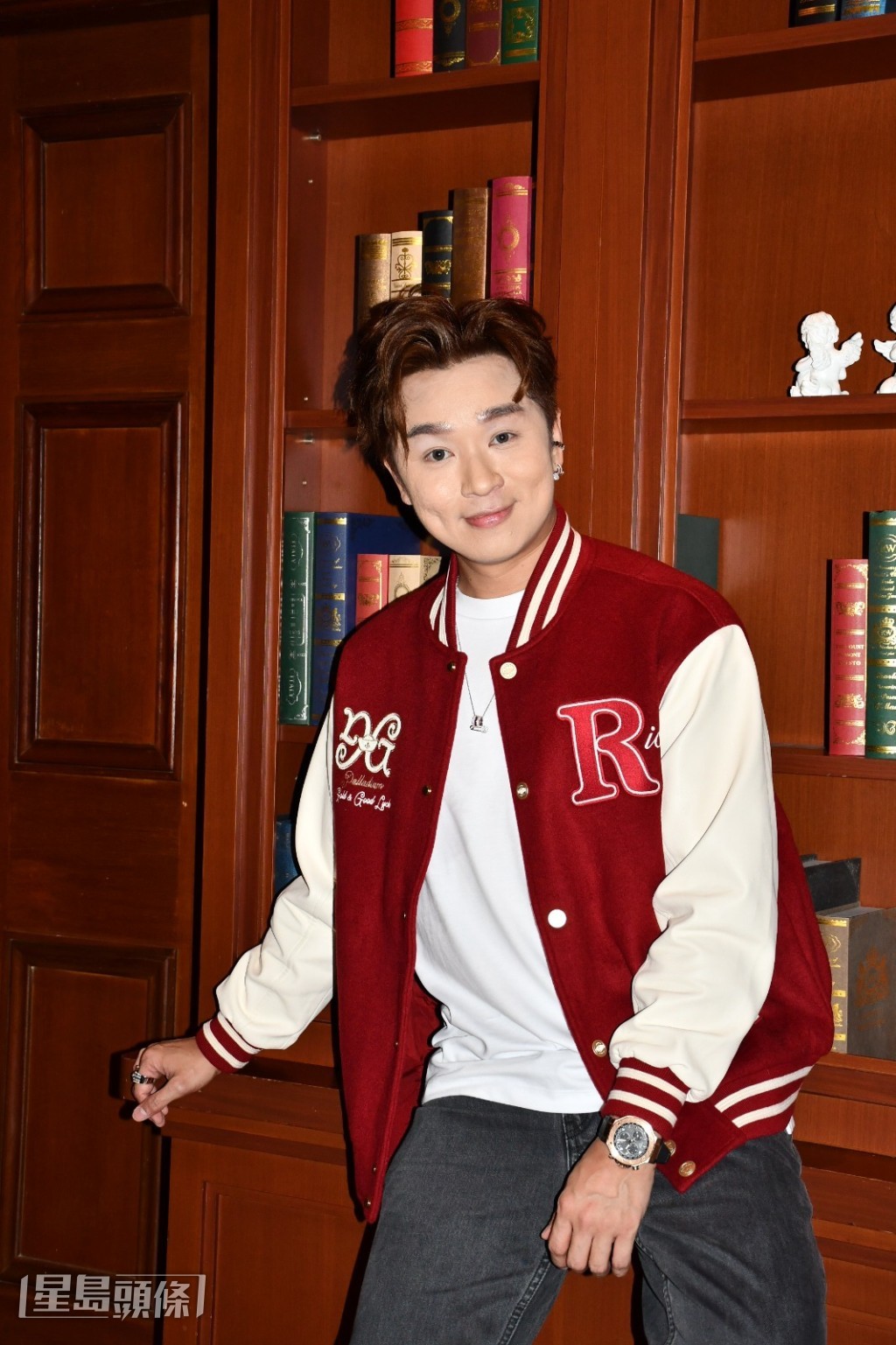 王鄭浚仁希望能在圈中多方面發展，例如演戲、主持或拍攝旅遊節目等。