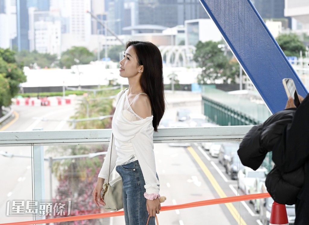 11月香港天氣異常,氣溫較正常偏高,平均氣溫達23.0度,比正常值高0.8度。 11月香港天氣異常,氣溫較正常偏高,平均氣溫達23.0度,比正常值高0.8度。