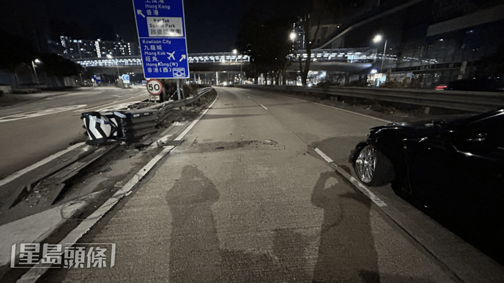 一輛凌志私家車沿太子道東左三線往旺角方向行駛,駛至太子道東638號對開、近景泰街時,車輛突然切往左二線,期間懷疑失控,直撞路中風琴式分隔防撞欄。 一輛凌志私家車沿太子道東左三線往旺角方向行駛,駛至太子道東638號對開、近景泰街時,車輛突然切往左二線,期間懷疑失控,直撞路中風琴式分隔防撞欄。