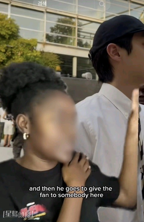 黑人女子指崔宇植獨獨對她視而不見，完全漠視她。