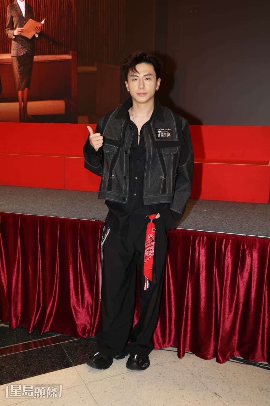 丘梓謙(蔥頭)在劇中與已故藝人許紹雄(Benz雄)和康華演一家三口。 丘梓謙(蔥頭)在劇中與已故藝人許紹雄(Benz雄)和康華演一家三口。