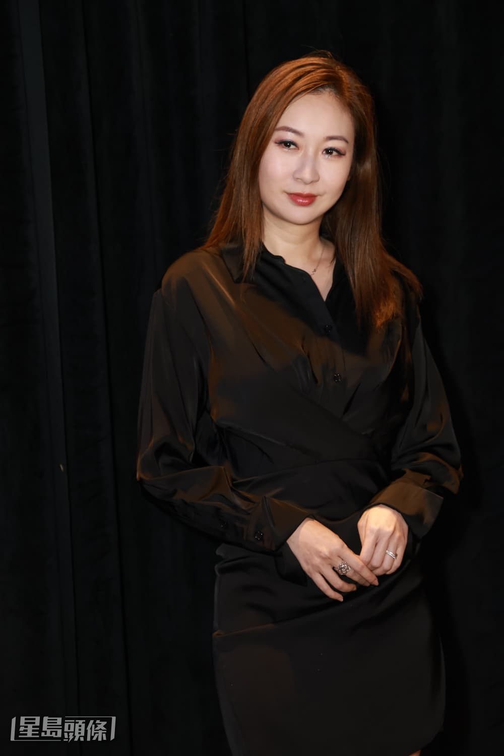 問到母親因為甚麼病離世？她表示這是私人事不講。