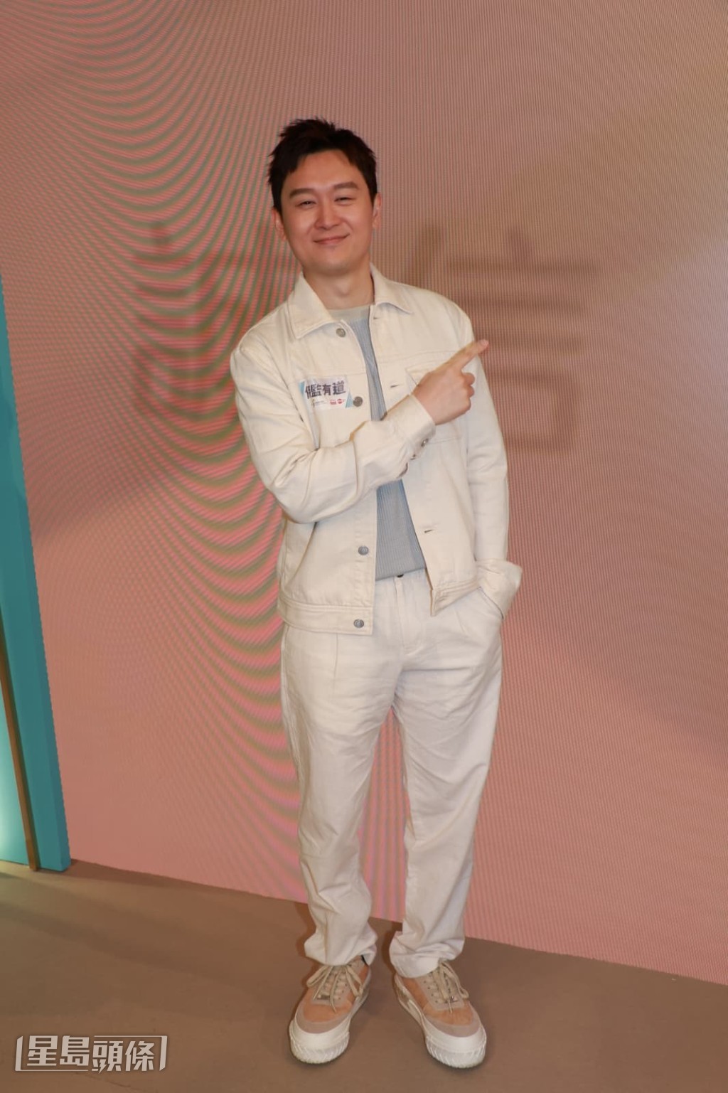 凌文龍笑言最難忘拍攝一場跑戲，在氣溫30幾度下又曬足十幾小時進行。