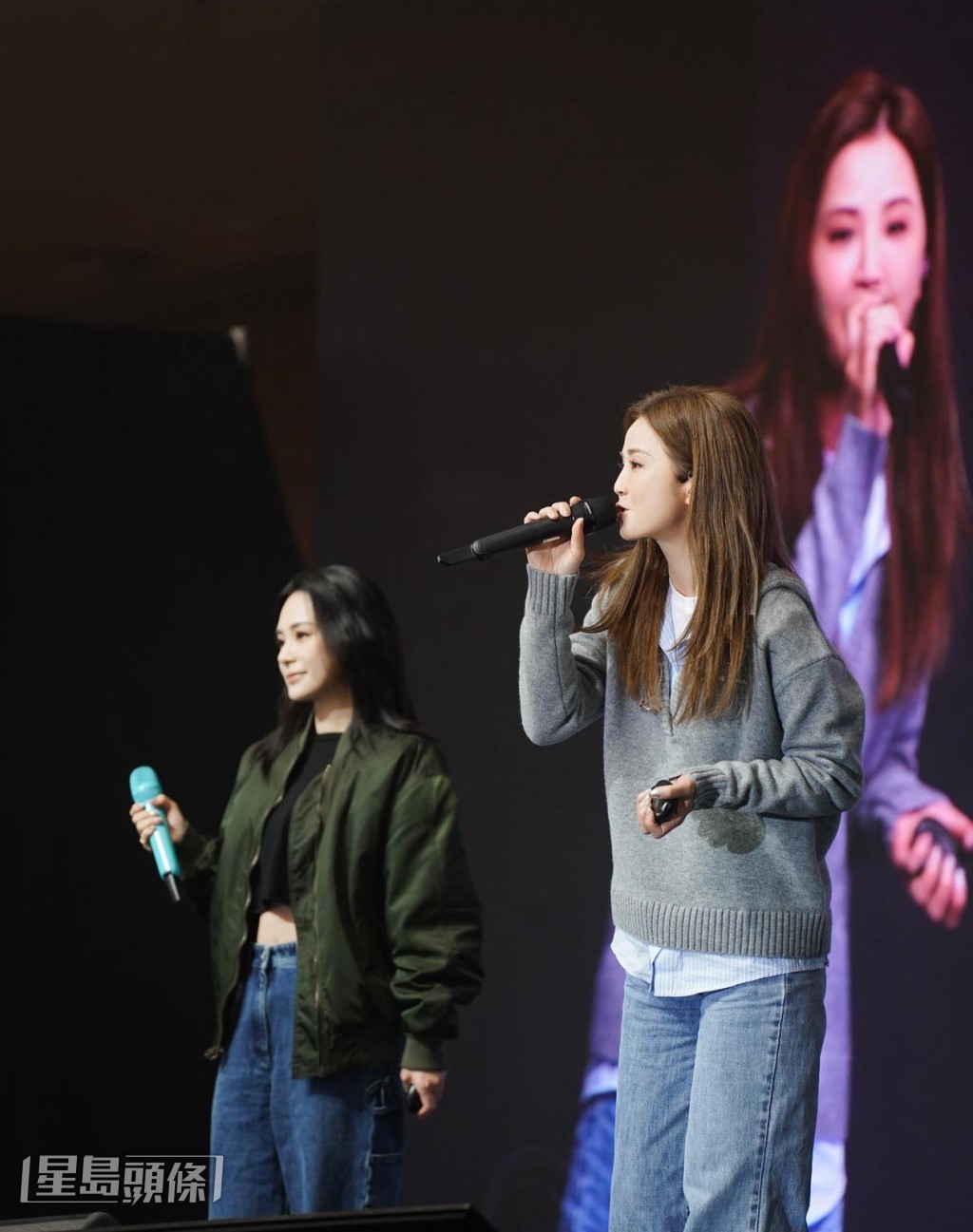 encore時更清唱12首歌。 encore時更清唱12首歌。