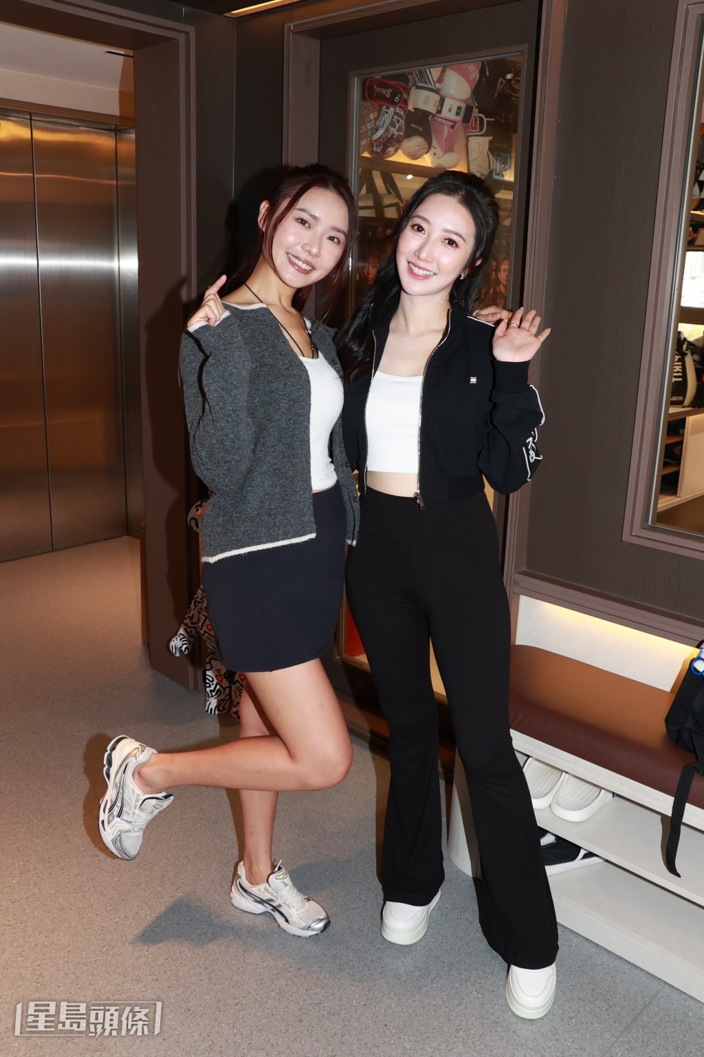 戴祖儀和何依婷出席TVB節目《尋歡作樂的姐姐》記者會。 戴祖儀和何依婷出席TVB節目《尋歡作樂的姐姐》記者會。