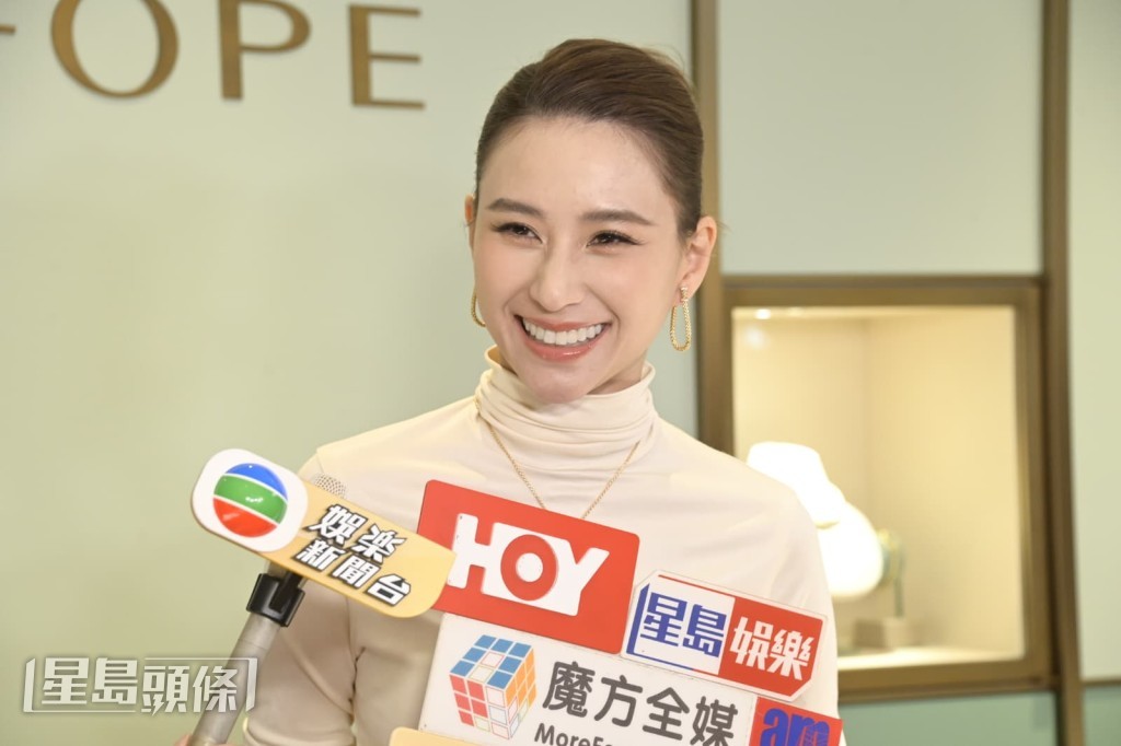 談到戲中「污糟」造型，她表示以荷里活化妝技術用了三小時化上「邋遢」妝容，導演要求更加「核突」、「黑眼圈」等，原本面上沒有瑕疵都要加上。