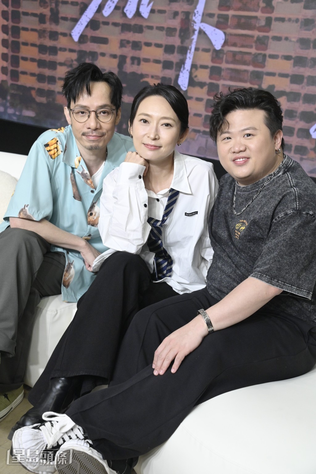 區家三兄弟姊妹在劇中幾近因為分戶反目。 區家三兄弟姊妹在劇中幾近因為分戶反目。