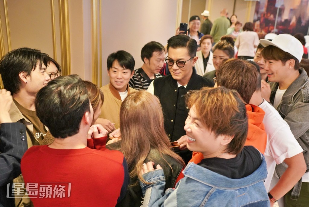 古天樂大派利是，人人有份。