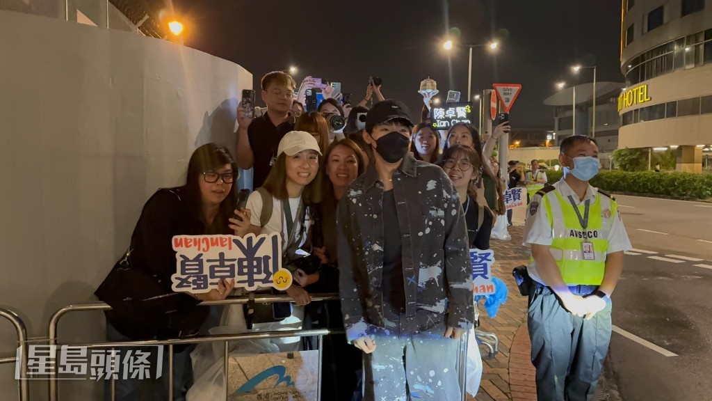 Hellosss唱生日歌預祝Ian 6月9日生日。 Hellosss唱生日歌預祝Ian 6月9日生日。