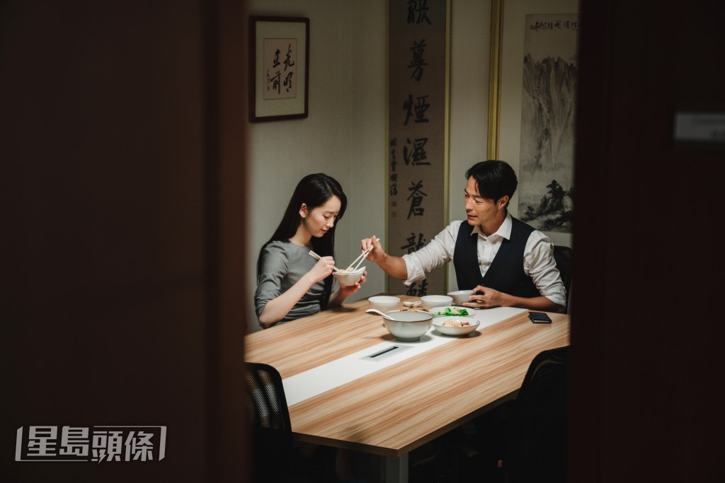 張達倫飾演林愷鈴的師傅,二人之間有着曖昧關係。 張達倫飾演林愷鈴的師傅,二人之間有着曖昧關係。