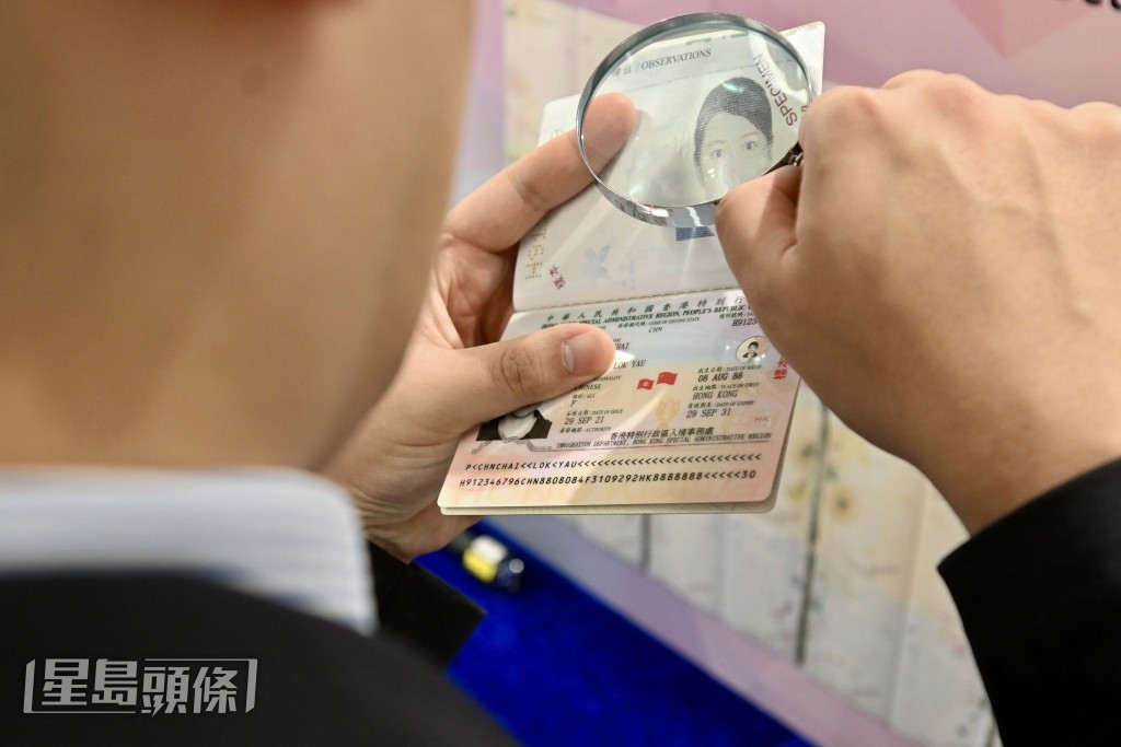現時簽發的特區護照為新一代電子護照，於2019年5月推出。