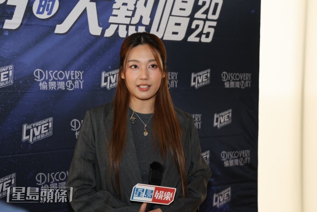 她又指自己的泳衣照很「正!」 她又指自己的泳衣照很「正!」