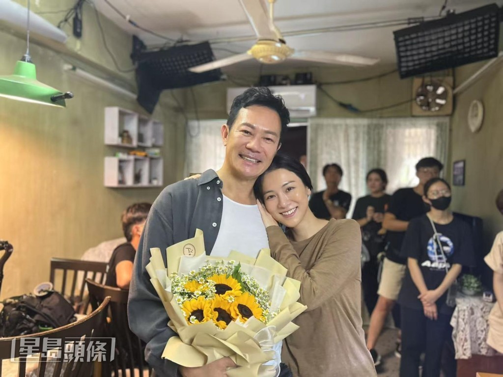 睇嚟合作得非常開心! 睇嚟合作得非常開心!