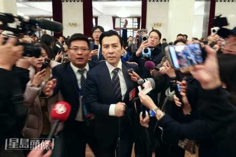 身為港區全國政協委員的甄子丹，日前（3月4日）到北京出席全國政協十四屆四次會議開幕會。(中新社)