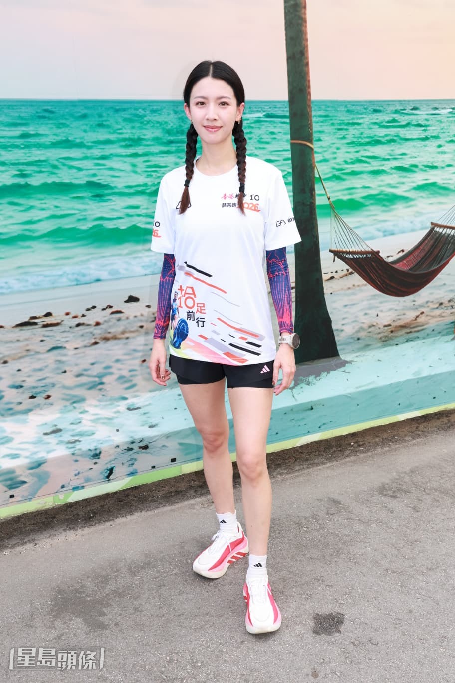 她早前到澳門欣賞籃球賽，與碧咸碰面，對方又拍片宣傳《功夫女足》。