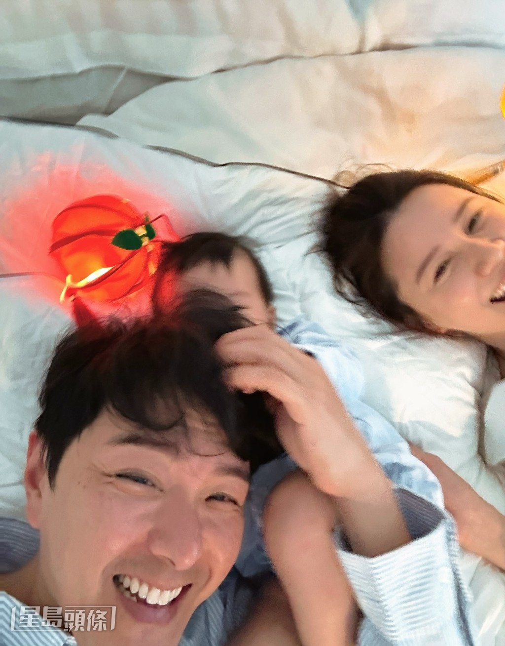 早前一家三口第一次一齊過中秋。 早前一家三口第一次一齊過中秋。