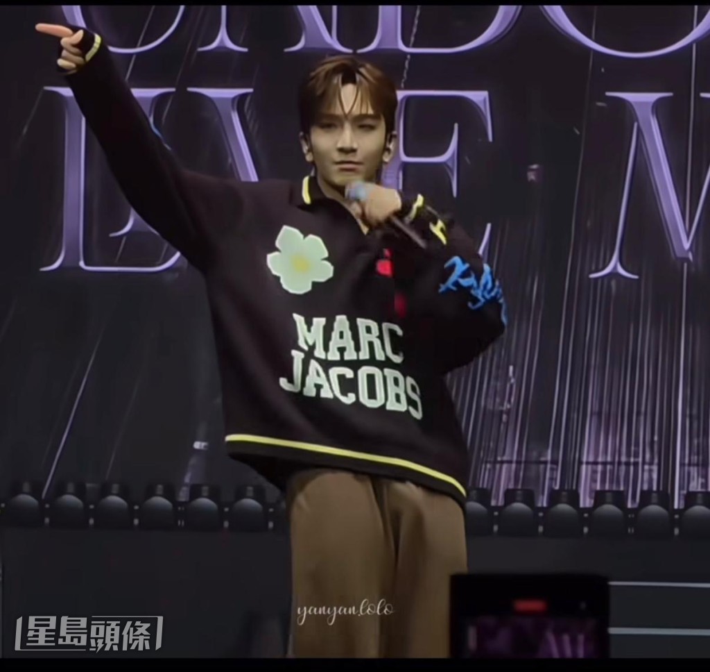 跳得投入時，下身出現極其明顯且不尋常的晃動，令人想入非非。