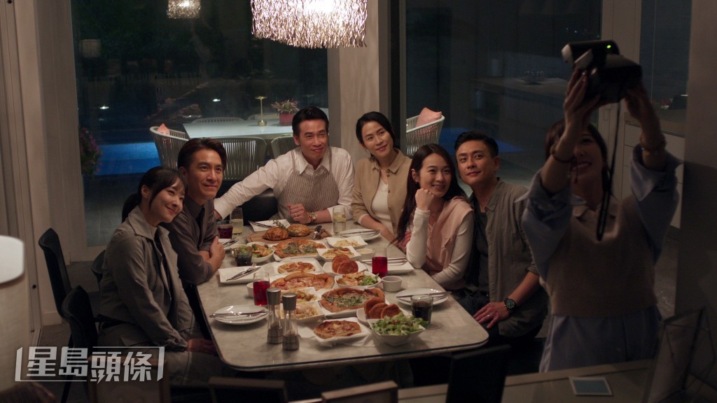 Regina在劇集《執法者們》與陳豪演父女。 Regina在劇集《執法者們》與陳豪演父女。