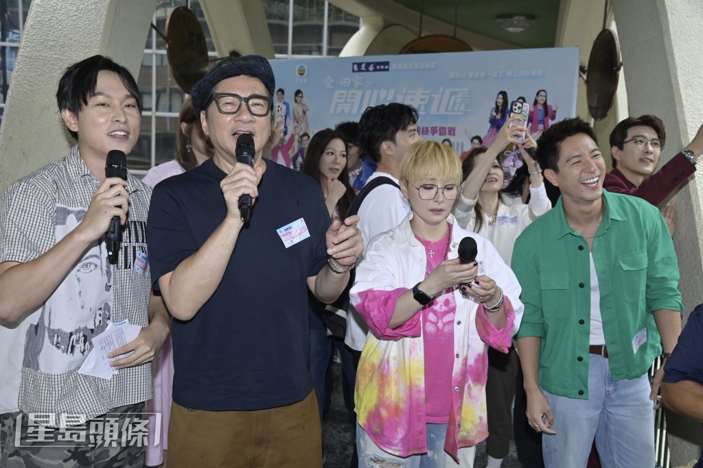   《愛·回家之開心速遞》「終極榮譽粉絲熱身戰」今日在銅鑼灣街頭舉行。
