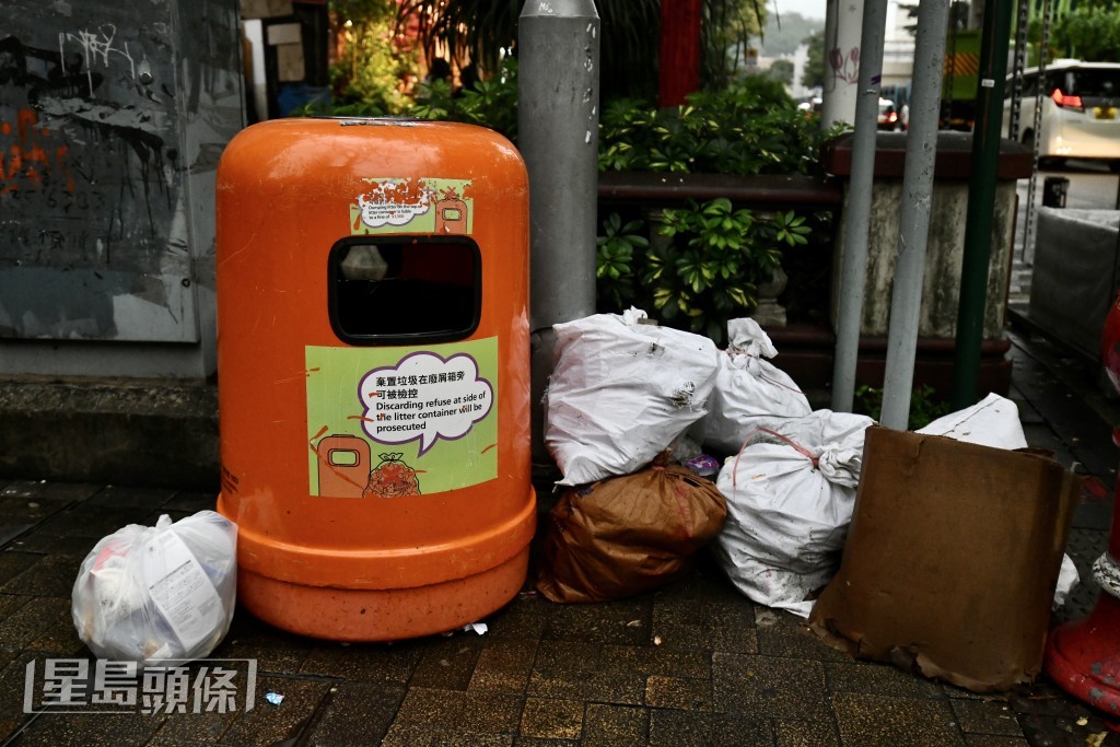 本港2022年人均每日丟棄1.51公斤垃圾。資料圖片 本港2022年人均每日丟棄1.51公斤垃圾。資料圖片