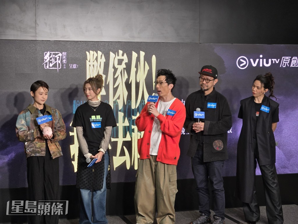 問到首次任男主角,強尼謙稱:「唔好咁講!」 問到首次任男主角,強尼謙稱:「唔好咁講!」
