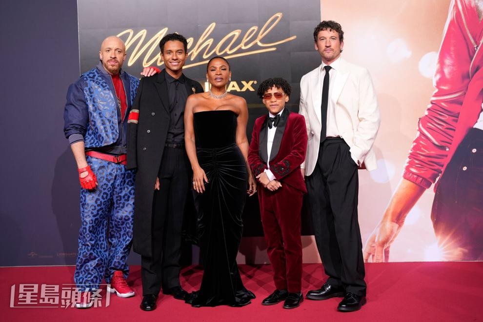 Jaafar與Nia Long（中）及Miles Teller（右一）等片中拍檔合照。（美聯社）
