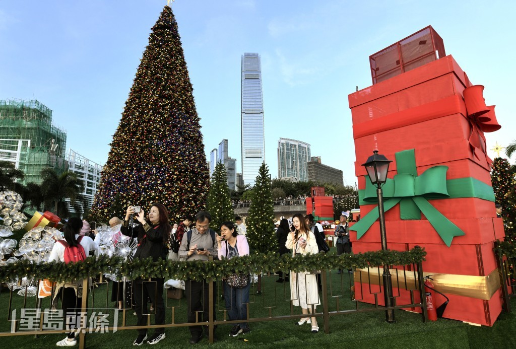 發展旅遊熱點工作組料明年上半年定出推進的旅遊熱點。 發展旅遊熱點工作組料明年上半年定出推進的旅遊熱點。